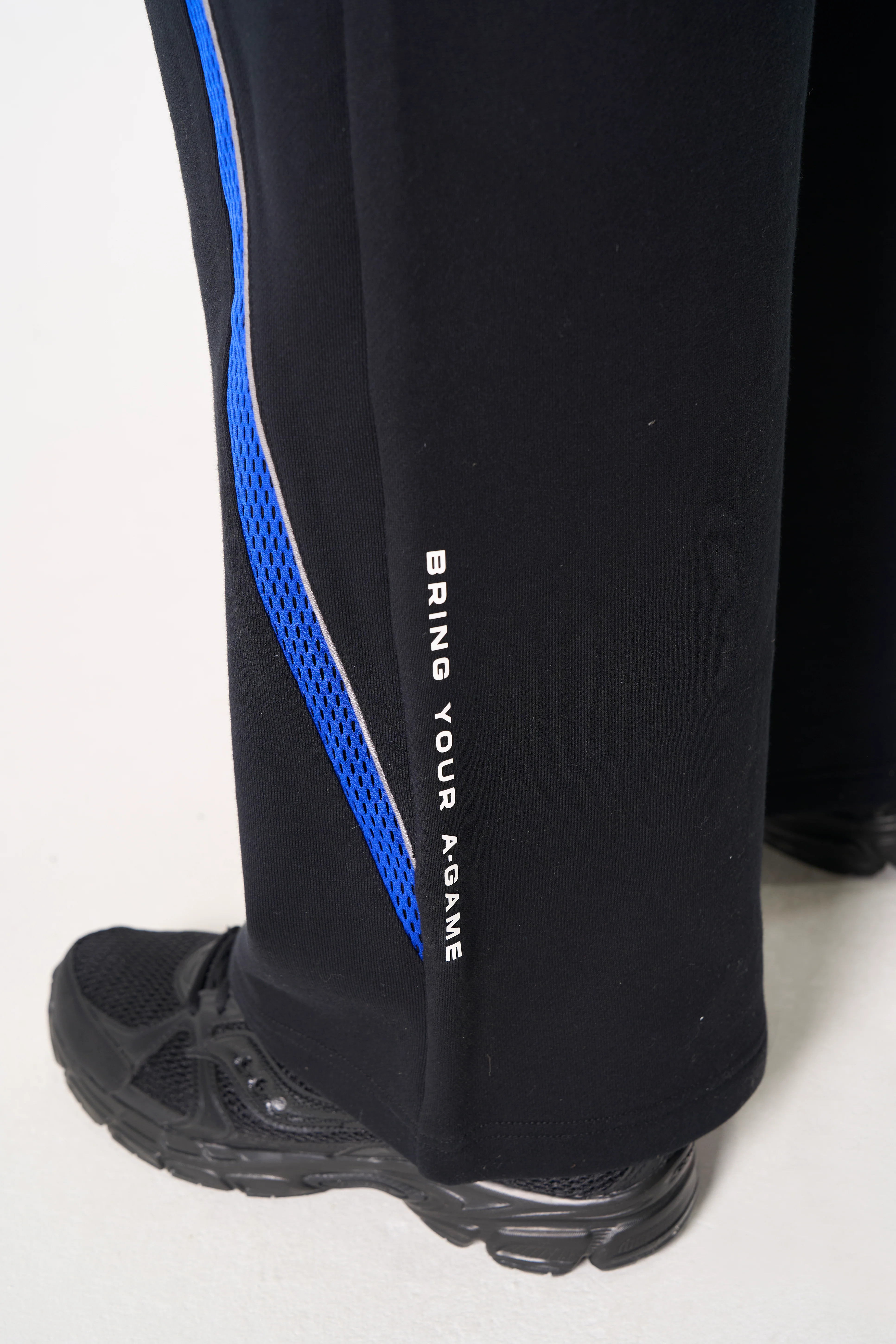 Men's Mesh Panelled Straight Leg Sweat Pants - Black / Cobalt Blue - Image 3