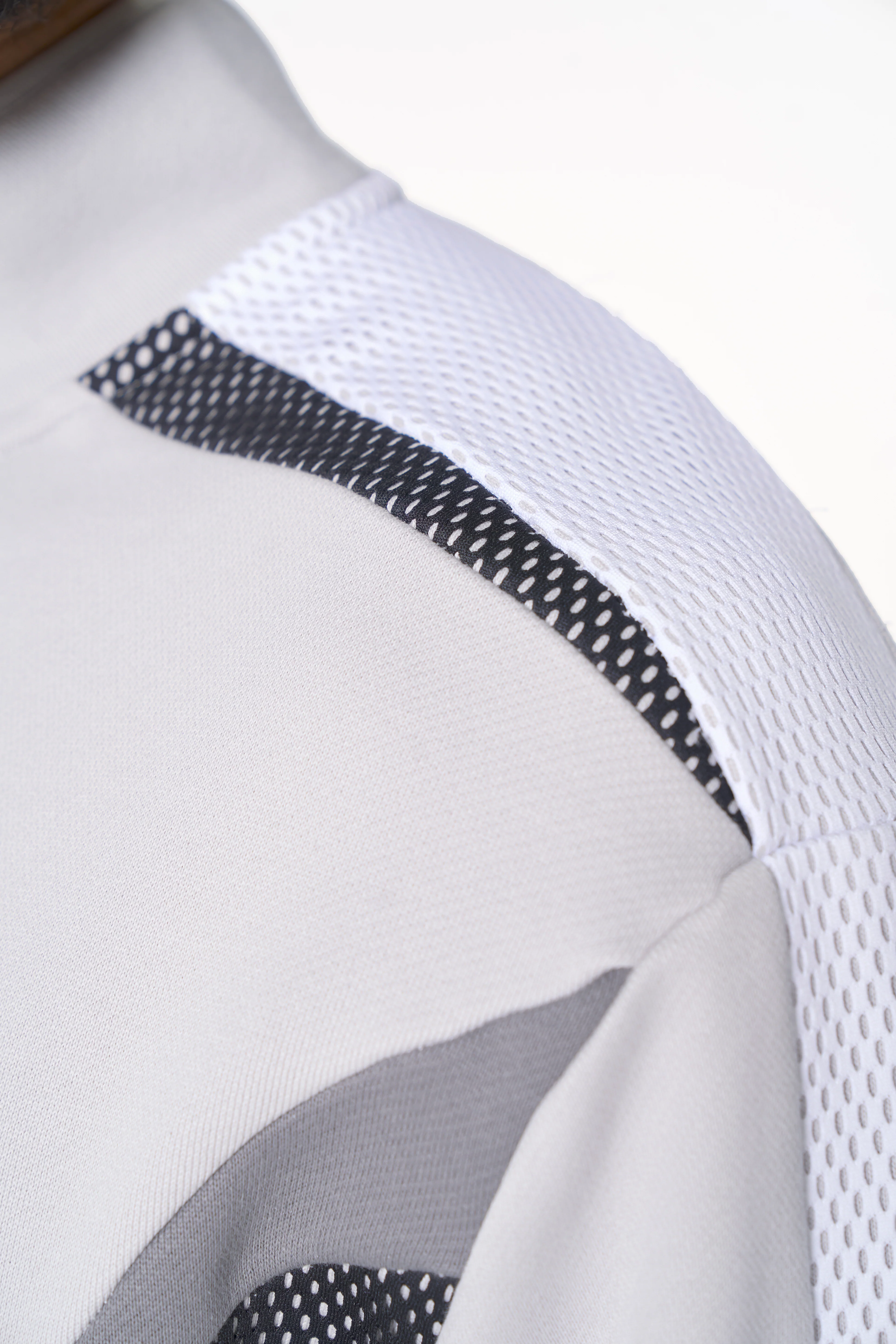 Men's Panelled Mesh Sport Half Zip - Grey / Black - Image 5