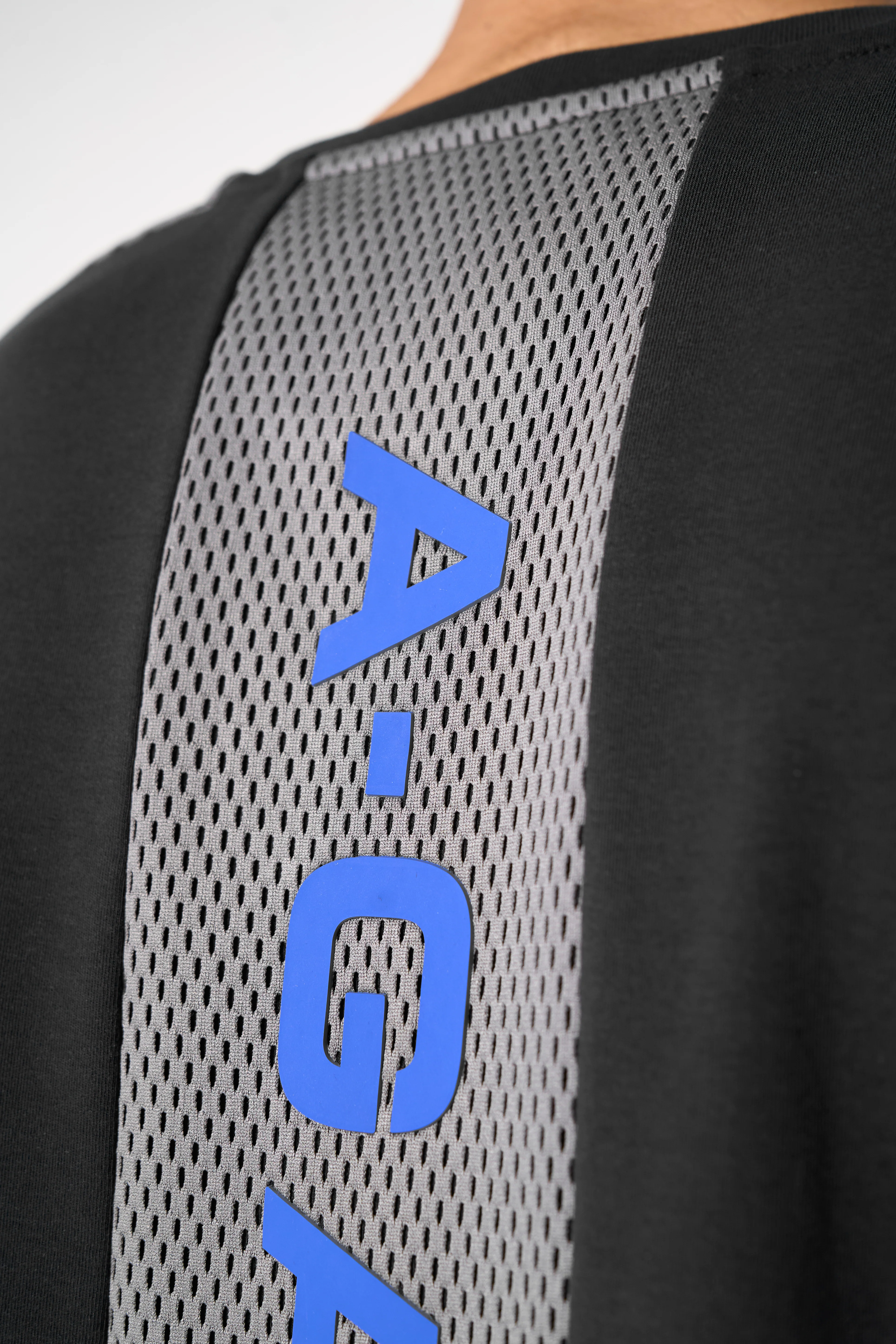 Men's Panelled Mesh Sport T-Shirt - Black / Cobalt Blue - Image 3