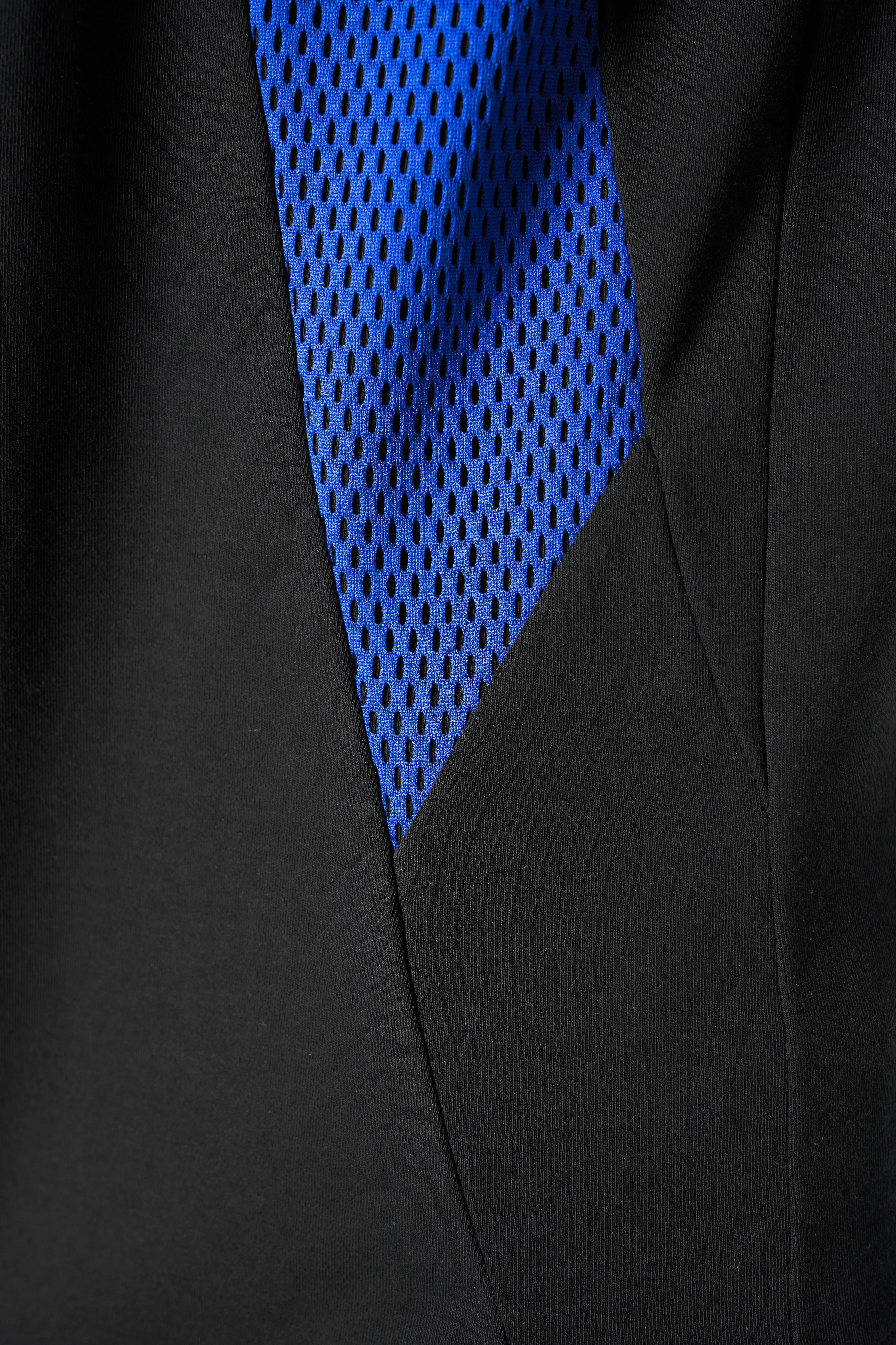 Men's Panelled Mesh Sport T-Shirt - Black / Cobalt Blue - Image 5