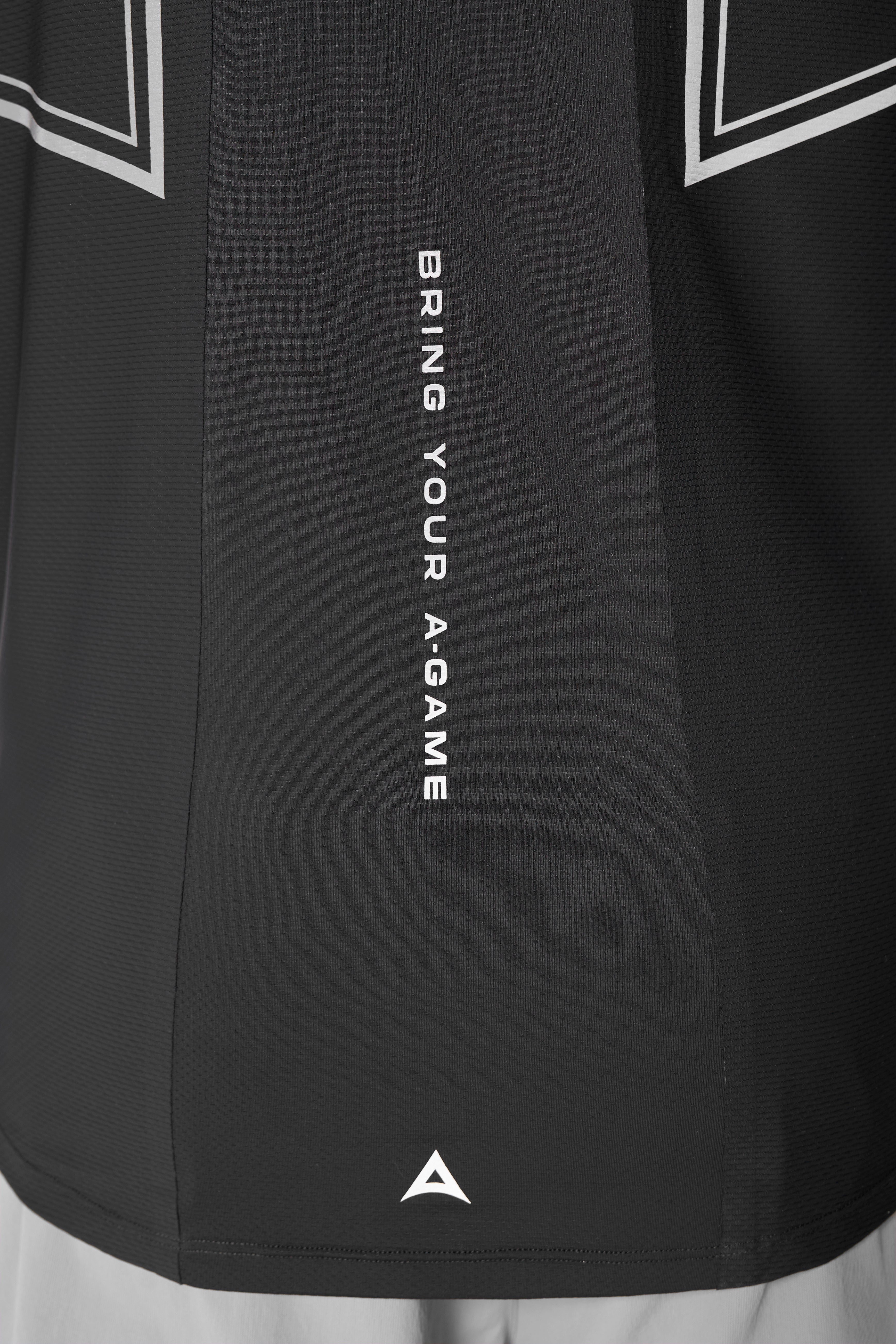 Men's Curved Hem Training Vest - Black - Image 3
