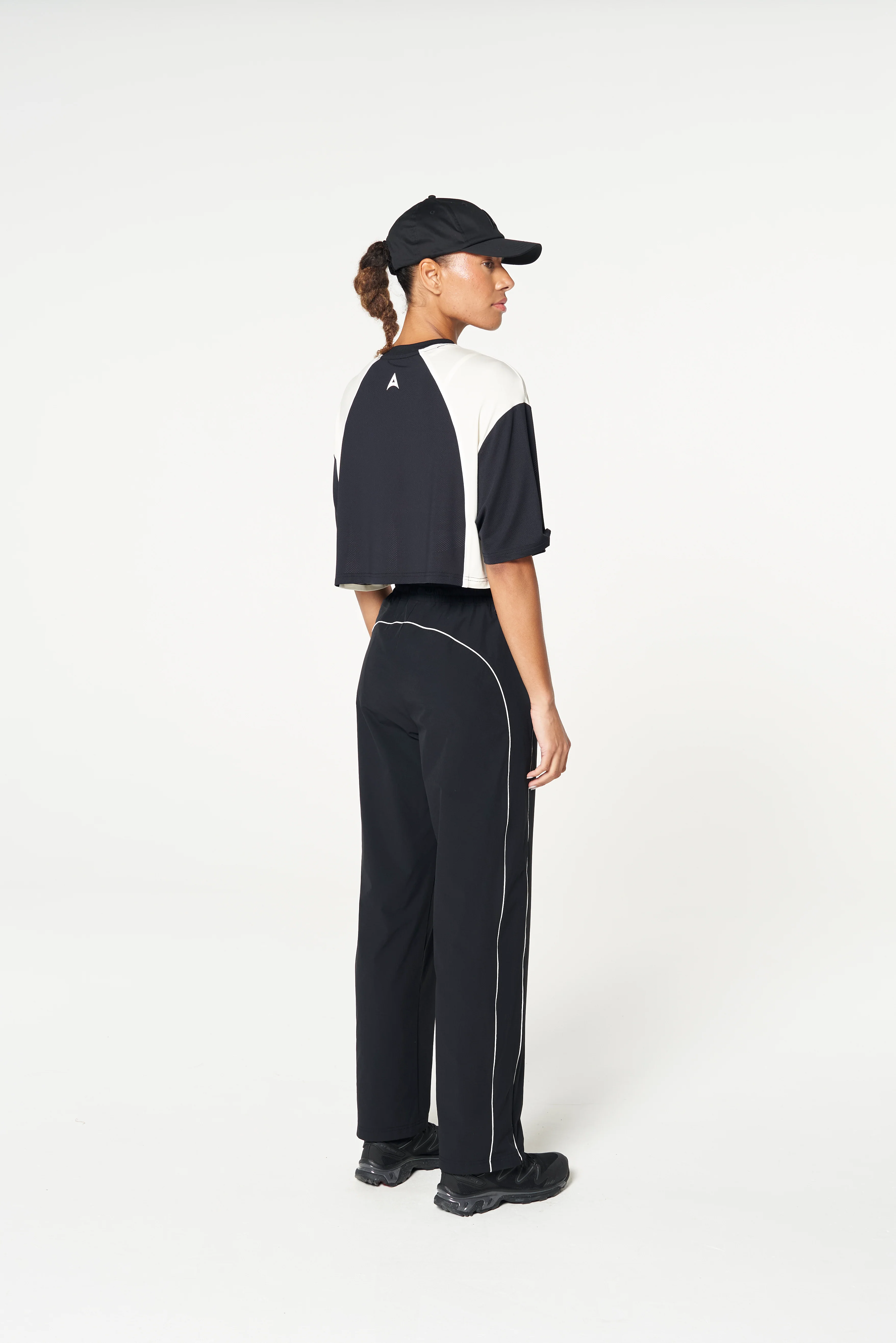 Women's Cropped Mesh Panel T-Shirt - Black - Image 5