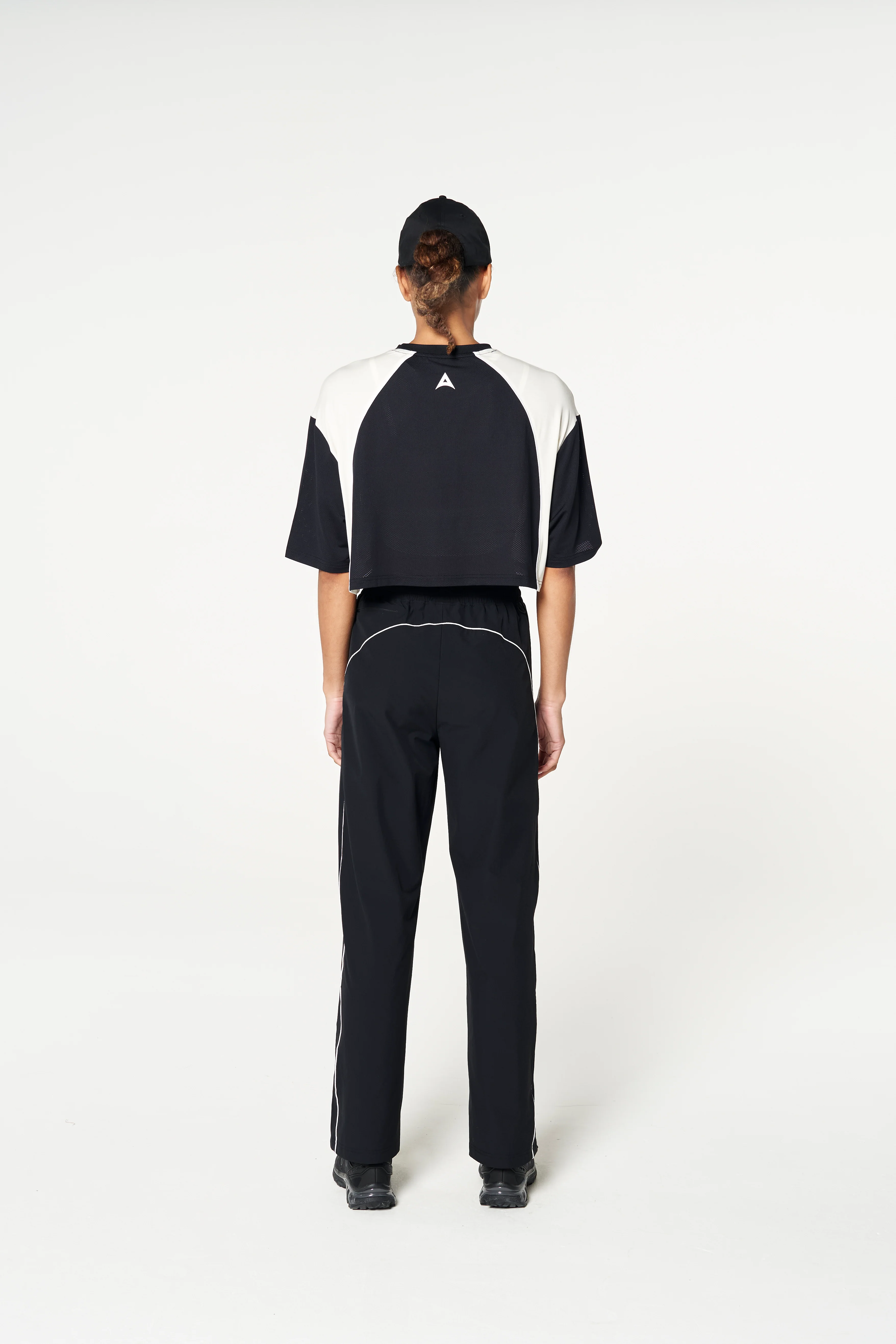 Women's Cropped Mesh Panel T-Shirt - Black - Image 6