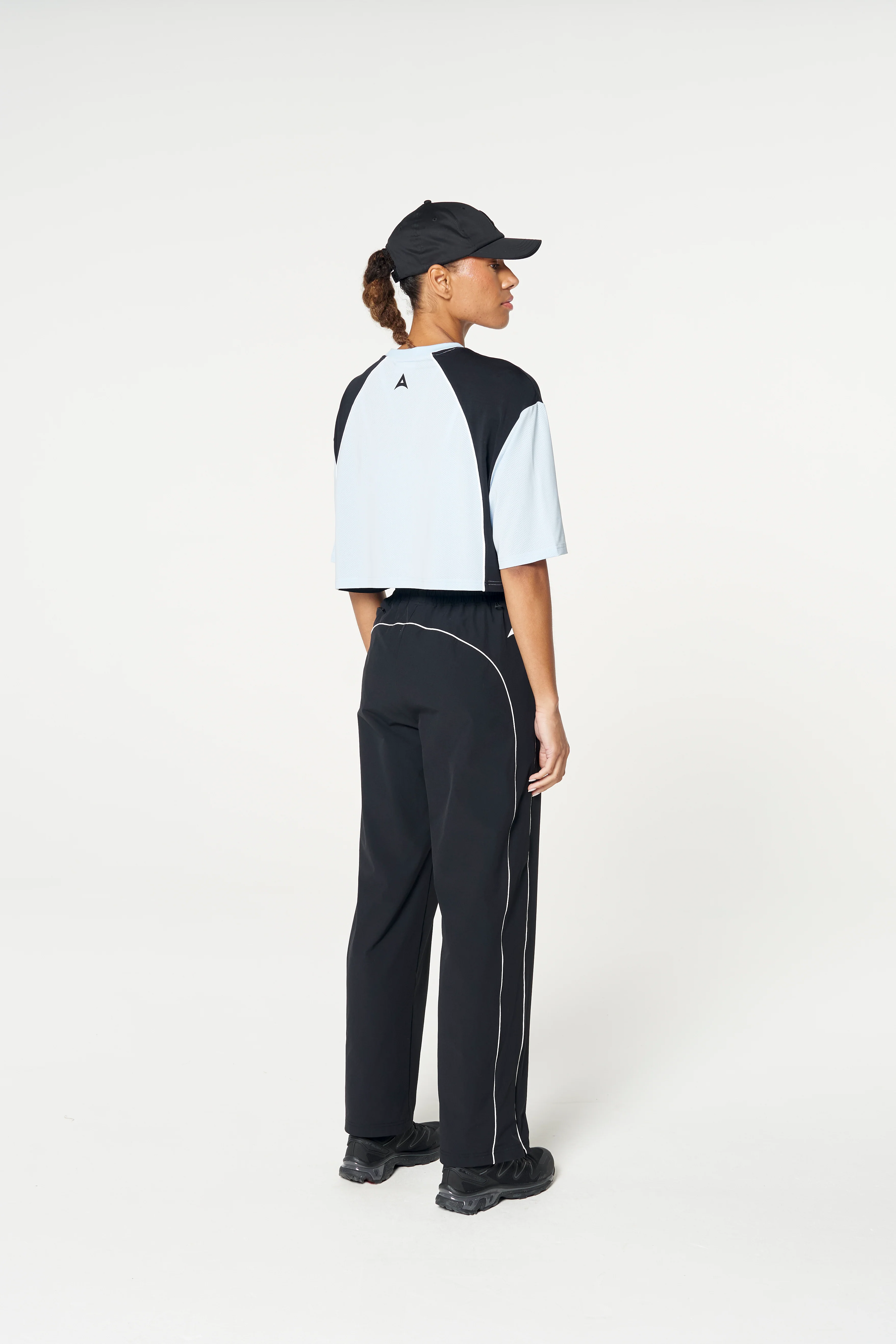 Women's Cropped Mesh Panel T-Shirt - Pale Blue - Image 5